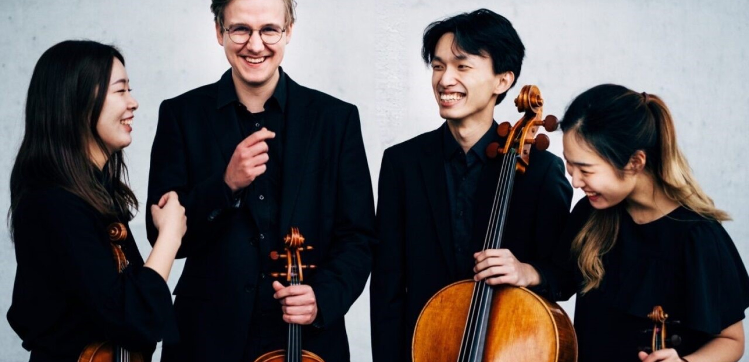 Vier Musiker*innen des HANA Streichquartetts