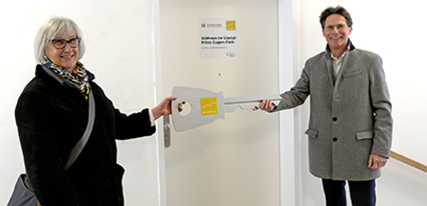 Schlusseluebergabe im Prinz Eugen Park